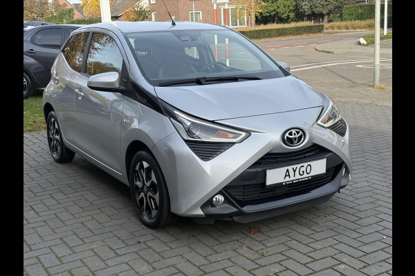 Toyota Aygo 1.0 VVT-i Automaat X-Joy | Lichtmetalen velgen, Apple CarPlay/Android auto, Parkeercamera, In hoogte verstelbare stoel