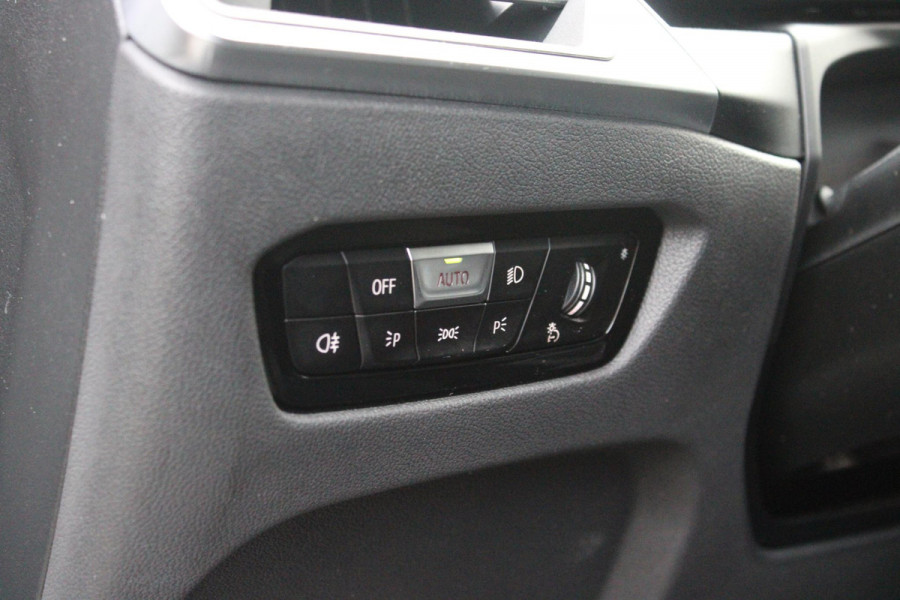 BMW 3 Serie Touring 330e 292PK M-SPORT | M-SPORT PRO-PAKKET | M-SPORT REMMEN UITGEVOERD IN DONKERBLAUW MET M LOGO | BMW LIVE COCKPIT PROFESSIONAL | CURVED DISPLAY |DRIVING ASSISTANT INCL. HEAD-UP DISPLAY | PANORAMISCH SCHUIF/KANTEL DAK | PARKING ASSIST INCL. ACHTERUITRIJCAMERA | ADAPTIEVE LED KOPLAMPEN |SHADOW LINE | M-SPORTSTOELEN VOOR | LEDER VERNASCA MET CONTRAST STIKSELS M-SPORT | STOEL VERWARMING | DRAADLOZE APPLE CARPLAY | ELEKTRISCH VERSTELBARE STOELEN MET GEHEUGEN FUNCTIE | HEAD UP DISPLAY | DRAADLOZE TELEFOONLADER | DODEHOEK BEWAKING | COMFORT PACK INCL. ELEKTRISCHE ACHTE