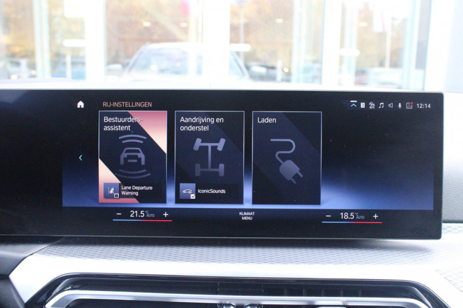 BMW 3 Serie Touring 330e 292PK M-SPORT | M-SPORT PRO-PAKKET | M-SPORT REMMEN UITGEVOERD IN DONKERBLAUW MET M LOGO | BMW LIVE COCKPIT PROFESSIONAL | CURVED DISPLAY |DRIVING ASSISTANT INCL. HEAD-UP DISPLAY | PANORAMISCH SCHUIF/KANTEL DAK | PARKING ASSIST INCL. ACHTERUITRIJCAMERA | ADAPTIEVE LED KOPLAMPEN |SHADOW LINE | M-SPORTSTOELEN VOOR | LEDER VERNASCA MET CONTRAST STIKSELS M-SPORT | STOEL VERWARMING | DRAADLOZE APPLE CARPLAY | ELEKTRISCH VERSTELBARE STOELEN MET GEHEUGEN FUNCTIE | HEAD UP DISPLAY | DRAADLOZE TELEFOONLADER | DODEHOEK BEWAKING | COMFORT PACK INCL. ELEKTRISCHE ACHTE