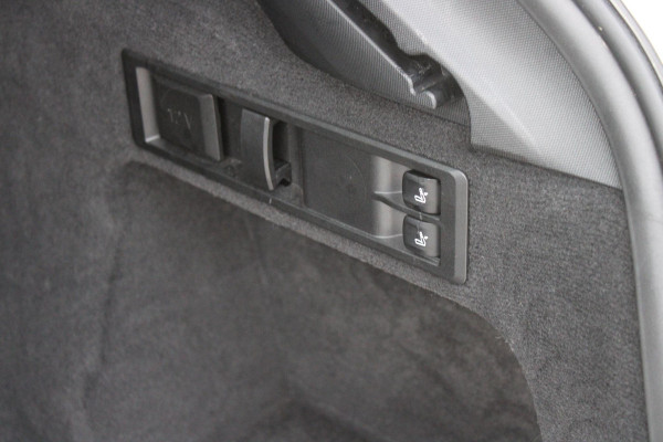 BMW 3 Serie Touring 330e 292PK M-SPORT | M-SPORT PRO-PAKKET | M-SPORT REMMEN UITGEVOERD IN DONKERBLAUW MET M LOGO | BMW LIVE COCKPIT PROFESSIONAL | CURVED DISPLAY |DRIVING ASSISTANT INCL. HEAD-UP DISPLAY | PANORAMISCH SCHUIF/KANTEL DAK | PARKING ASSIST INCL. ACHTERUITRIJCAMERA | ADAPTIEVE LED KOPLAMPEN |SHADOW LINE | M-SPORTSTOELEN VOOR | LEDER VERNASCA MET CONTRAST STIKSELS M-SPORT | STOEL VERWARMING | DRAADLOZE APPLE CARPLAY | ELEKTRISCH VERSTELBARE STOELEN MET GEHEUGEN FUNCTIE | HEAD UP DISPLAY | DRAADLOZE TELEFOONLADER | DODEHOEK BEWAKING | COMFORT PACK INCL. ELEKTRISCHE ACHTE