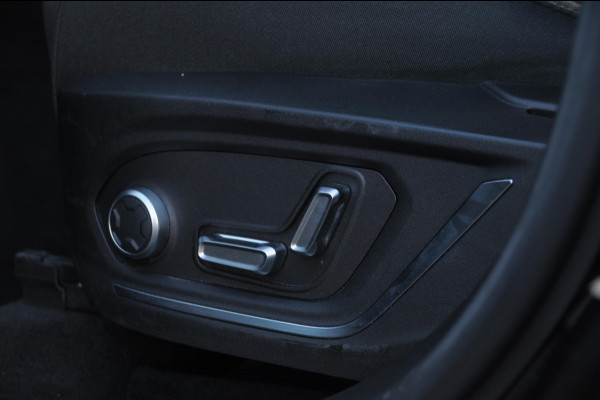 Lynk & Co 01 / Adaptieve cruise control / Elektrische stoelen / BLIS / Stoelverwarming / Elektrische achterklep / Climate control / Parkeersensoren met camera / Regensensor / Keyless entry /