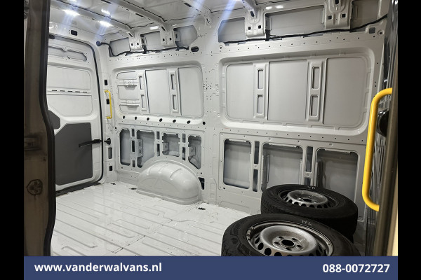 Volkswagen Crafter 2.0 TDI 141pk L3H3 L2H2 Euro6 Airco | Camera | Apple Carplay | Android Auto | Cruisecontrol | Massagestoel Chauffeursstoel