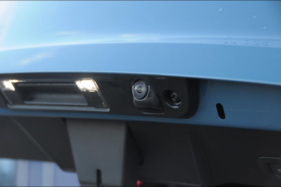 Volvo XC40 212PK Automaat B4 Plus Dark Elektrische stoelen met geheugen/ Harman kardon audio/ BLIS/ Stoelverwarming/ Stuurverwarming/ Achteruitrijcamera