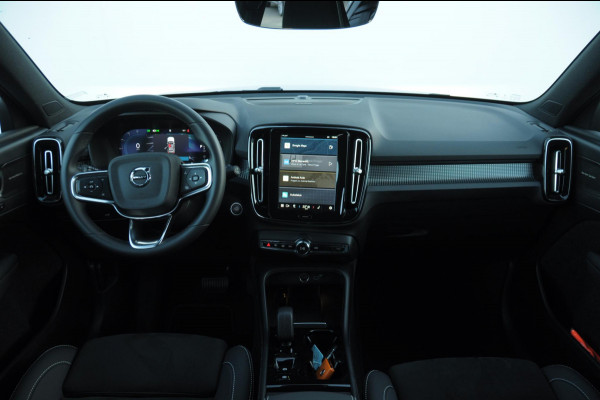 Volvo XC40 212PK Automaat B4 Plus Dark Elektrische stoelen met geheugen/ Harman kardon audio/ BLIS/ Stoelverwarming/ Stuurverwarming/ Achteruitrijcamera