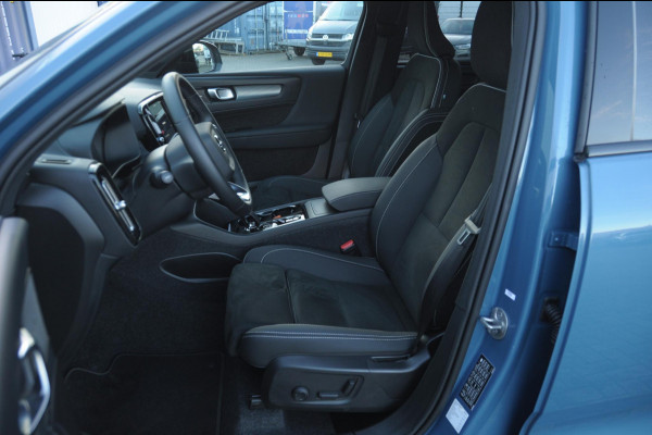 Volvo XC40 212PK Automaat B4 Plus Dark Elektrische stoelen met geheugen/ Harman kardon audio/ BLIS/ Stoelverwarming/ Stuurverwarming/ Achteruitrijcamera