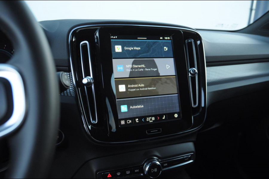 Volvo XC40 212PK Automaat B4 Plus Dark Elektrische stoelen met geheugen/ Harman kardon audio/ BLIS/ Stoelverwarming/ Stuurverwarming/ Achteruitrijcamera