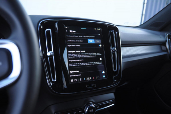 Volvo XC40 212PK Automaat B4 Plus Dark Elektrische stoelen met geheugen/ Harman kardon audio/ BLIS/ Stoelverwarming/ Stuurverwarming/ Achteruitrijcamera