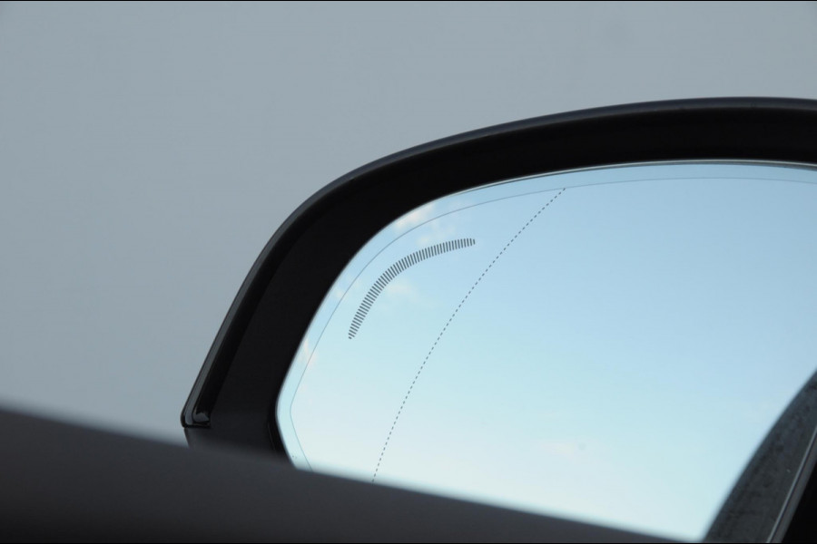 Volvo XC40 212PK Automaat B4 Plus Dark Elektrische stoelen met geheugen/ Harman kardon audio/ BLIS/ Stoelverwarming/ Stuurverwarming/ Achteruitrijcamera