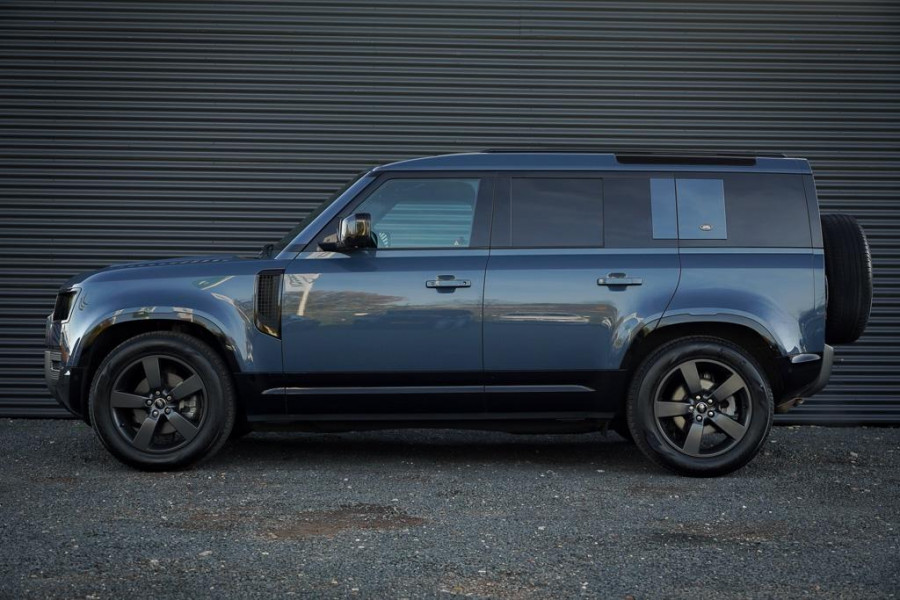 Land Rover Defender 3.0 D250 110 X-Dynamic HSE / Pano / Elektrische Trekhaak / Groot Navi / Stoelklima / Excl BTW
