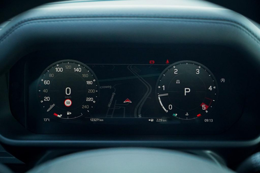Land Rover Defender 3.0 D250 110 X-Dynamic HSE / Pano / Elektrische Trekhaak / Groot Navi / Stoelklima / Excl BTW