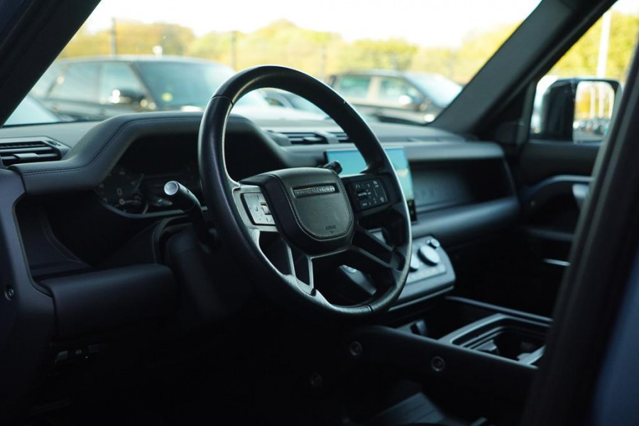 Land Rover Defender 3.0 D250 110 X-Dynamic HSE / Pano / Elektrische Trekhaak / Groot Navi / Stoelklima / Excl BTW