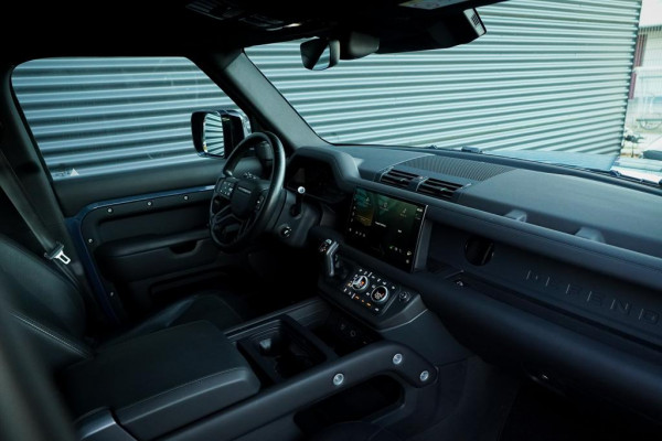Land Rover Defender 3.0 D250 110 X-Dynamic HSE / Pano / Elektrische Trekhaak / Groot Navi / Stoelklima / Excl BTW