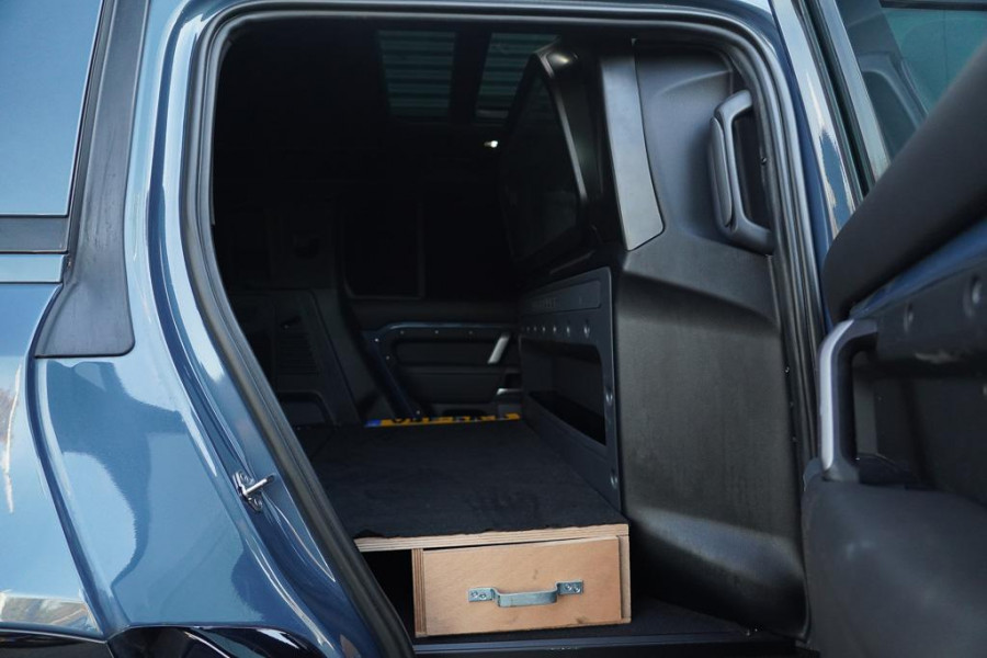 Land Rover Defender 3.0 D250 110 X-Dynamic HSE / Pano / Elektrische Trekhaak / Groot Navi / Stoelklima / Excl BTW