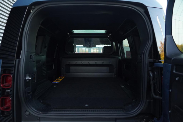 Land Rover Defender 3.0 D250 110 X-Dynamic HSE / Pano / Elektrische Trekhaak / Groot Navi / Stoelklima / Excl BTW