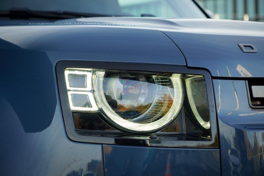 Land Rover Defender 3.0 D250 110 X-Dynamic HSE / Pano / Elektrische Trekhaak / Groot Navi / Stoelklima / Excl BTW