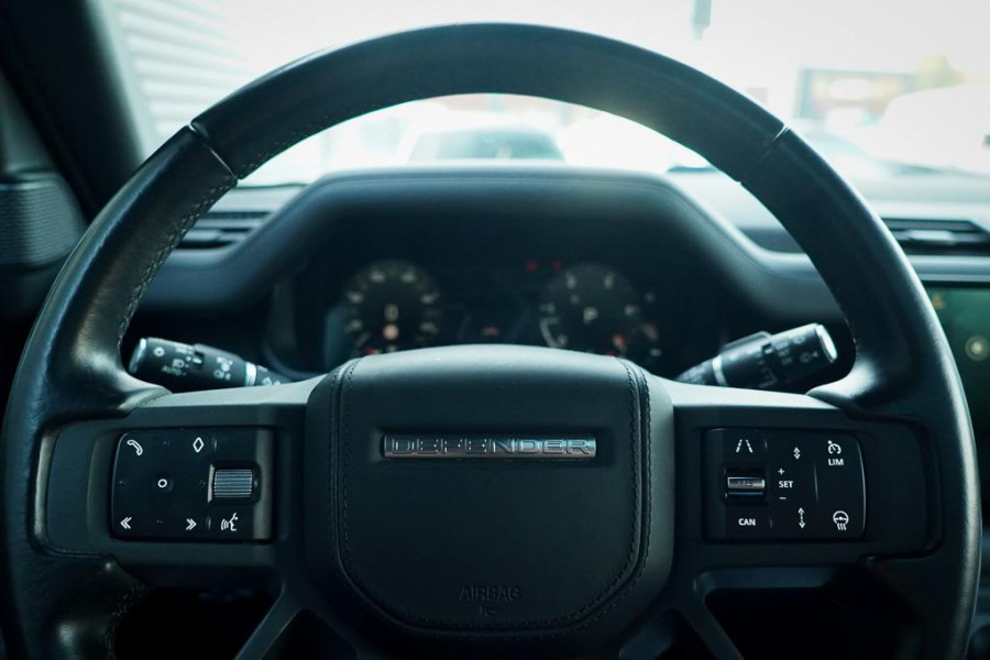 Land Rover Defender 3.0 D250 110 X-Dynamic HSE / Pano / Elektrische Trekhaak / Groot Navi / Stoelklima / Excl BTW
