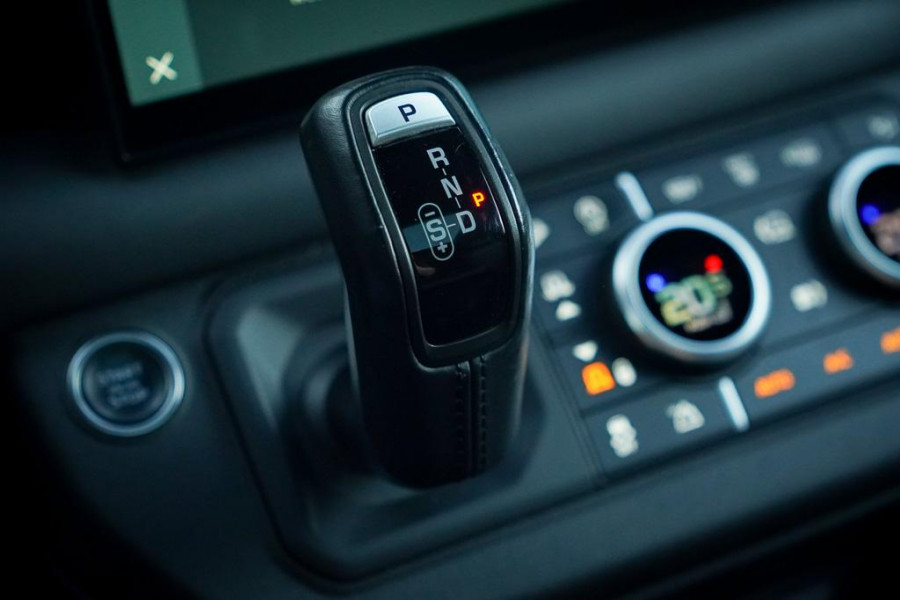 Land Rover Defender 3.0 D250 110 X-Dynamic HSE / Pano / Elektrische Trekhaak / Groot Navi / Stoelklima / Excl BTW