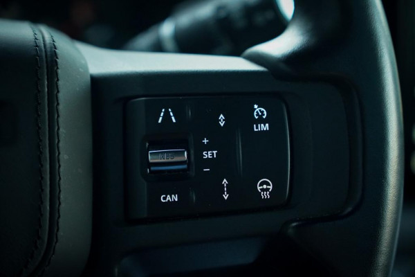 Land Rover Defender 3.0 D250 110 X-Dynamic HSE / Pano / Elektrische Trekhaak / Groot Navi / Stoelklima / Excl BTW