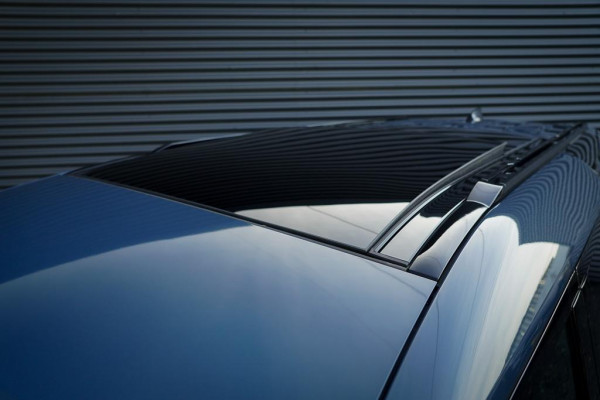 Land Rover Defender 3.0 D250 110 X-Dynamic HSE / Pano / Elektrische Trekhaak / Groot Navi / Stoelklima / Excl BTW