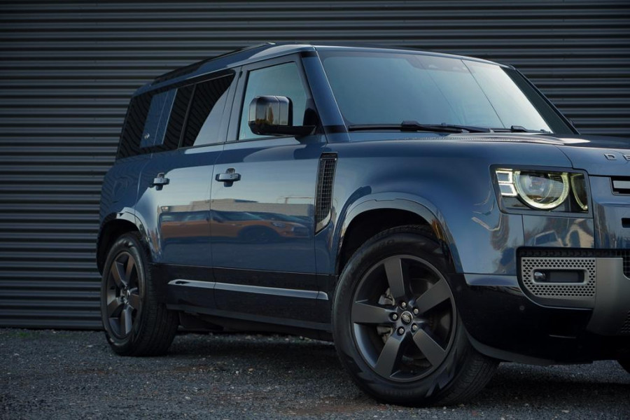 Land Rover Defender 3.0 D250 110 X-Dynamic HSE / Pano / Elektrische Trekhaak / Groot Navi / Stoelklima / Excl BTW