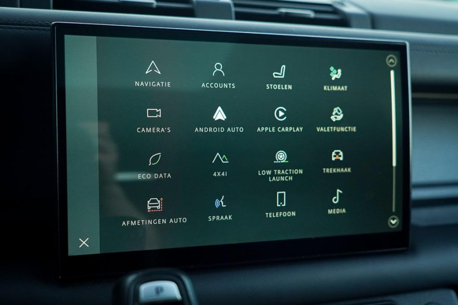 Land Rover Defender 3.0 D250 110 X-Dynamic HSE / Pano / Elektrische Trekhaak / Groot Navi / Stoelklima / Excl BTW