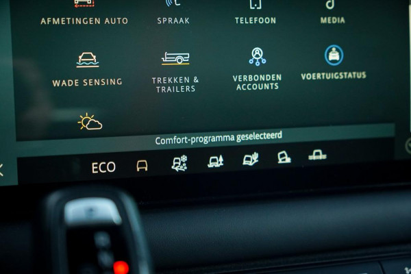 Land Rover Defender 3.0 D250 110 X-Dynamic HSE / Pano / Elektrische Trekhaak / Groot Navi / Stoelklima / Excl BTW