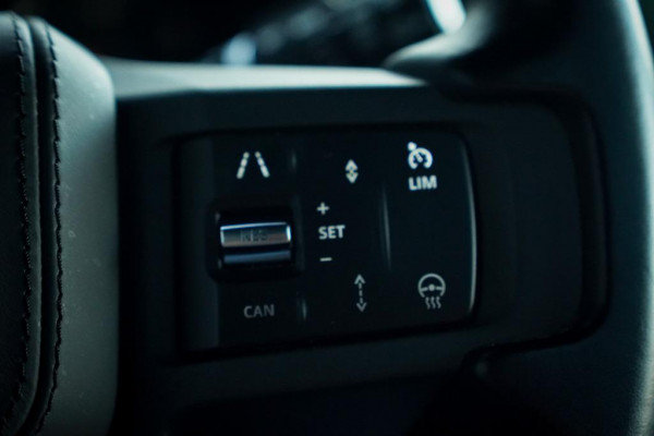 Land Rover Defender 3.0 D250 110 X-Dynamic HSE / Pano / Elektrische Trekhaak / Groot Navi / Stoelklima / Excl BTW