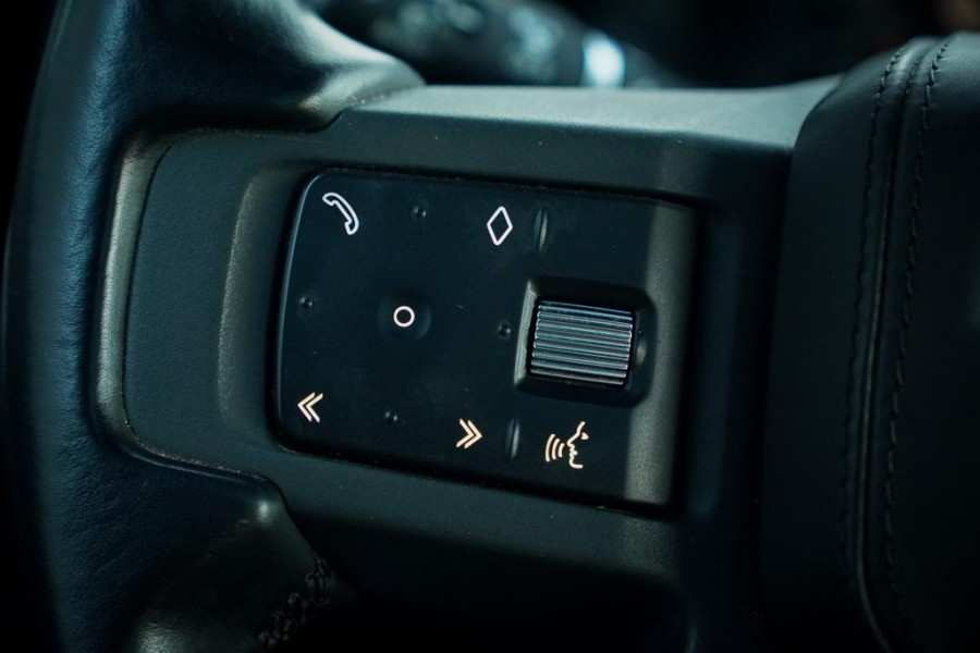 Land Rover Defender 3.0 D250 110 X-Dynamic HSE / Pano / Elektrische Trekhaak / Groot Navi / Stoelklima / Excl BTW