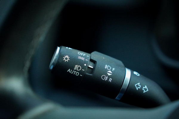 Land Rover Defender 3.0 D250 110 X-Dynamic HSE / Pano / Elektrische Trekhaak / Groot Navi / Stoelklima / Excl BTW