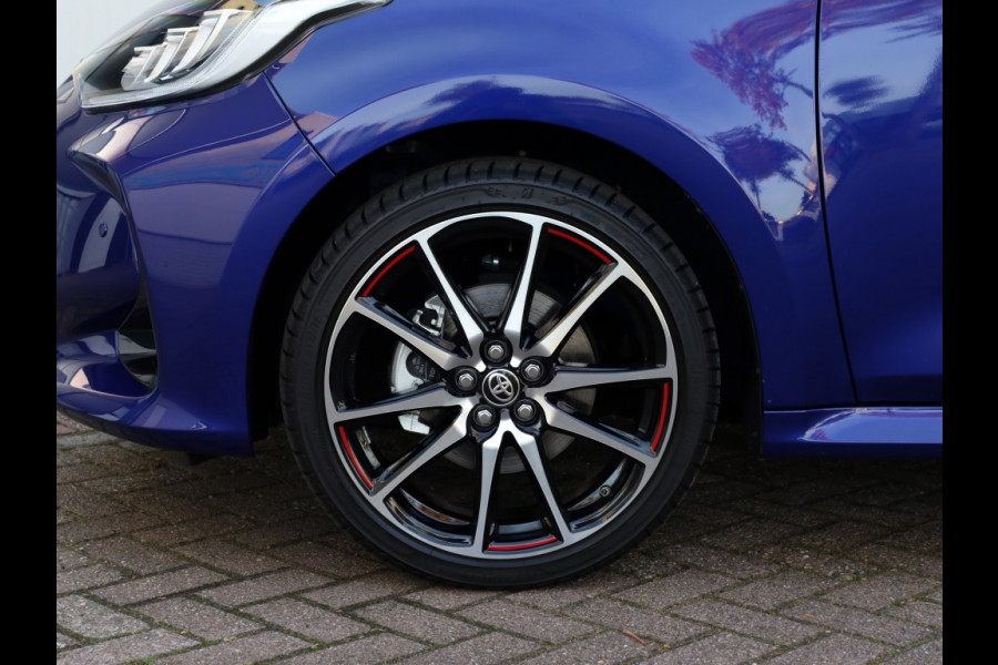 Toyota Yaris 1.5 Hybrid 130 GR Sport | Bi-Tone | Leder/Alcantara | Dodehoek