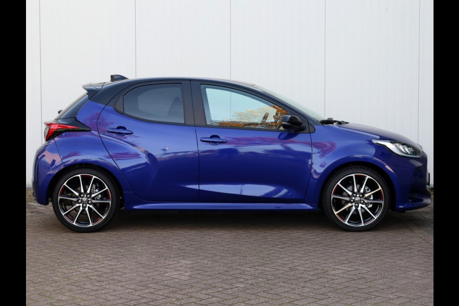 Toyota Yaris 1.5 Hybrid 130 GR Sport | Bi-Tone | Leder/Alcantara | Dodehoek