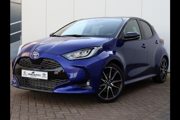 Toyota Yaris 1.5 Hybrid 130 GR Sport | Bi-Tone | Leder/Alcantara | Dodehoek