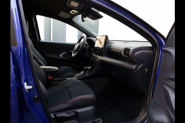Toyota Yaris 1.5 Hybrid 130 GR Sport | Bi-Tone | Leder/Alcantara | Dodehoek