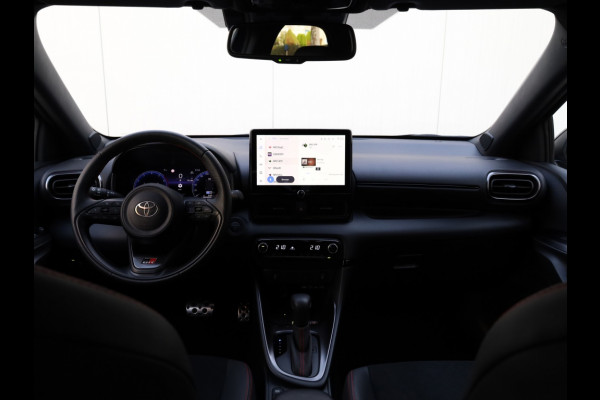 Toyota Yaris 1.5 Hybrid 130 GR Sport | Bi-Tone | Leder/Alcantara | Dodehoek