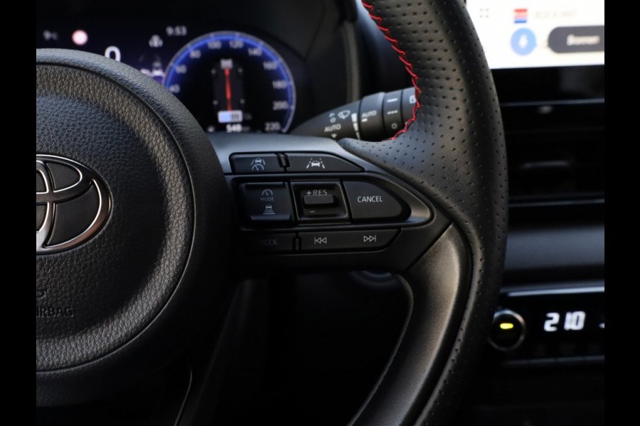 Toyota Yaris 1.5 Hybrid 130 GR Sport | Bi-Tone | Leder/Alcantara | Dodehoek