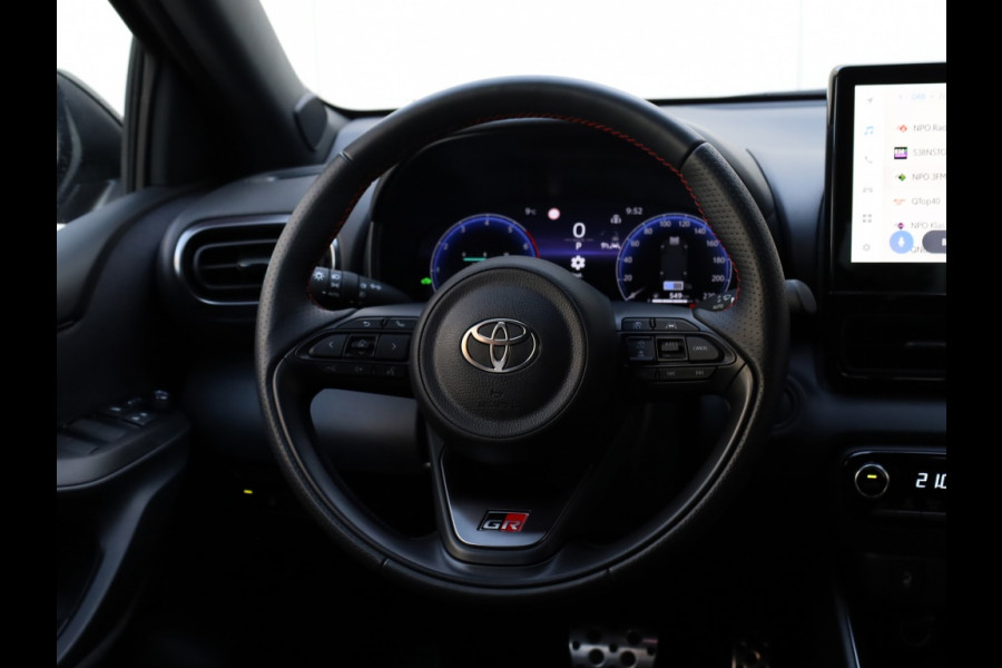 Toyota Yaris 1.5 Hybrid 130 GR Sport | Bi-Tone | Leder/Alcantara | Dodehoek