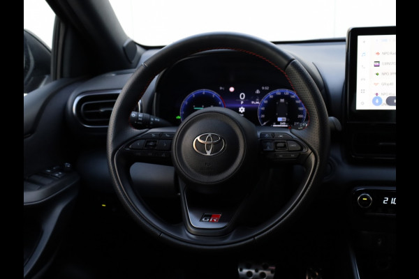 Toyota Yaris 1.5 Hybrid 130 GR Sport | Bi-Tone | Leder/Alcantara | Dodehoek