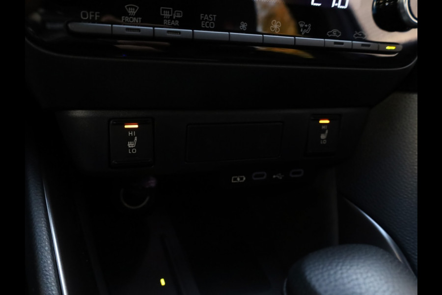Toyota Yaris 1.5 Hybrid 130 GR Sport | Bi-Tone | Leder/Alcantara | Dodehoek