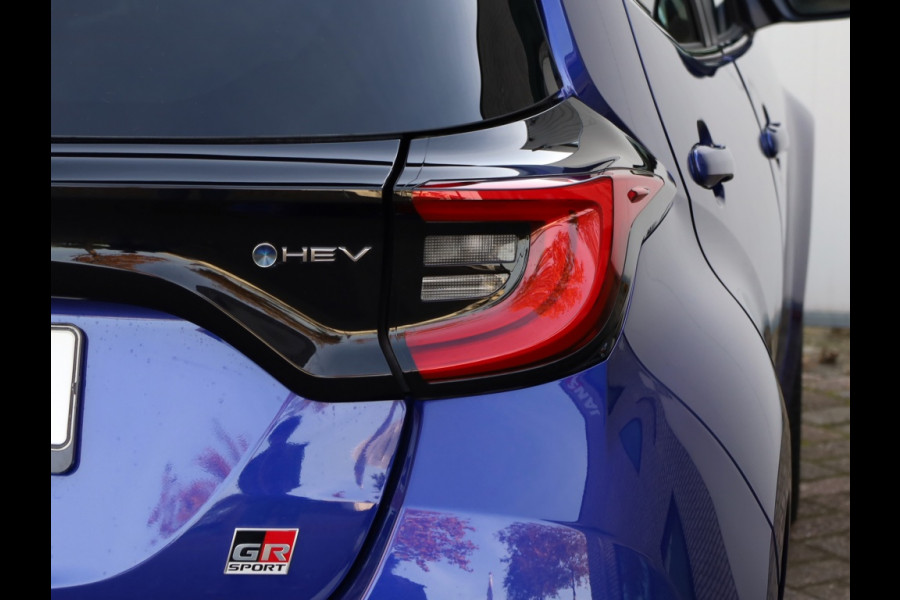 Toyota Yaris 1.5 Hybrid 130 GR Sport | Bi-Tone | Leder/Alcantara | Dodehoek