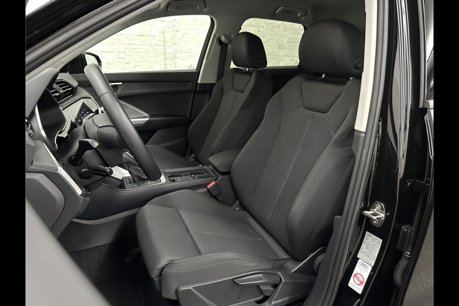 Audi Q3 45 TFSI e S-Line | ACC | Virtual-Cockpit | Standkachel | Sportstoelen | Getint-Glas | Black-Optic | Carplay | LED | Lane-Assist | Climate-Control | Stoelverwarming | Achteruitrij-Camera | DAB | BOVAG Garantie |