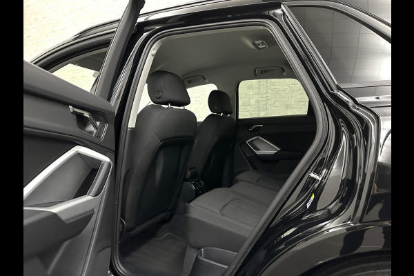 Audi Q3 45 TFSI e S-Line | ACC | Virtual-Cockpit | Standkachel | Sportstoelen | Getint-Glas | Black-Optic | Carplay | LED | Lane-Assist | Climate-Control | Stoelverwarming | Achteruitrij-Camera | DAB | BOVAG Garantie |