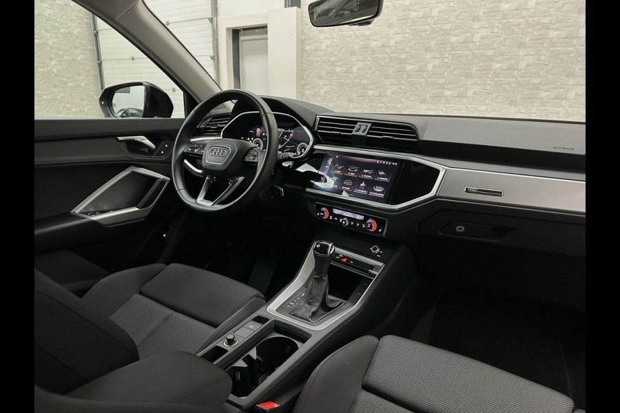 Audi Q3 45 TFSI e S-Line | ACC | Virtual-Cockpit | Standkachel | Sportstoelen | Getint-Glas | Black-Optic | Carplay | LED | Lane-Assist | Climate-Control | Stoelverwarming | Achteruitrij-Camera | DAB | BOVAG Garantie |