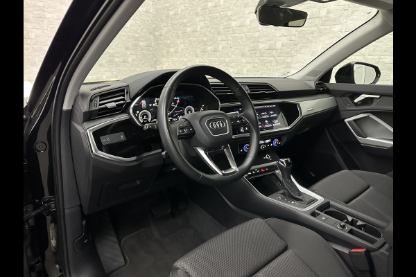 Audi Q3 45 TFSI e S-Line | ACC | Virtual-Cockpit | Standkachel | Sportstoelen | Getint-Glas | Black-Optic | Carplay | LED | Lane-Assist | Climate-Control | Stoelverwarming | Achteruitrij-Camera | DAB | BOVAG Garantie |