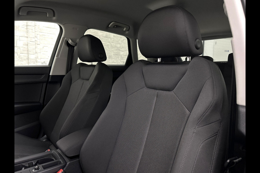Audi Q3 45 TFSI e S-Line | ACC | Virtual-Cockpit | Standkachel | Sportstoelen | Getint-Glas | Black-Optic | Carplay | LED | Lane-Assist | Climate-Control | Stoelverwarming | Achteruitrij-Camera | DAB | BOVAG Garantie |