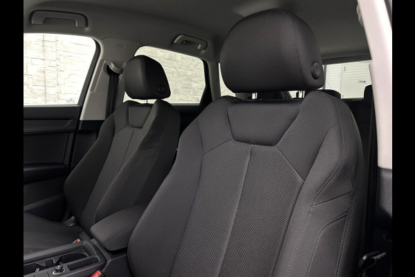 Audi Q3 45 TFSI e S-Line | ACC | Virtual-Cockpit | Standkachel | Sportstoelen | Getint-Glas | Black-Optic | Carplay | LED | Lane-Assist | Climate-Control | Stoelverwarming | Achteruitrij-Camera | DAB | BOVAG Garantie |