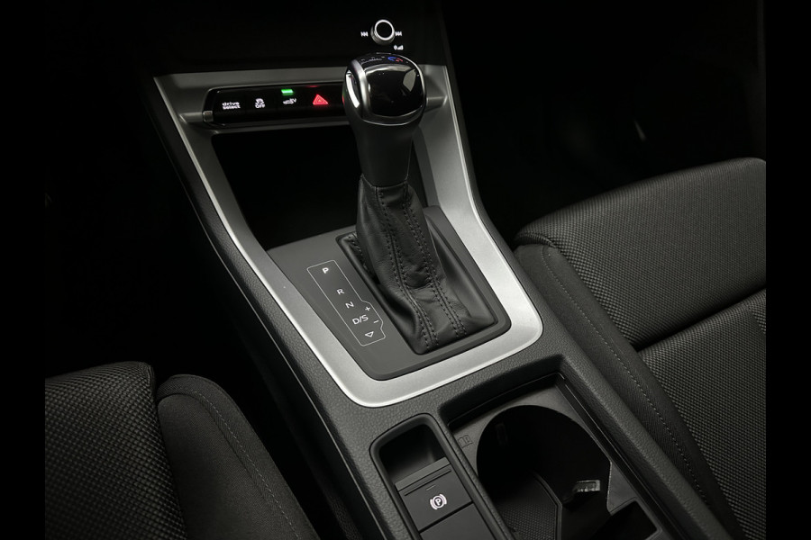 Audi Q3 45 TFSI e S-Line | ACC | Virtual-Cockpit | Standkachel | Sportstoelen | Getint-Glas | Black-Optic | Carplay | LED | Lane-Assist | Climate-Control | Stoelverwarming | Achteruitrij-Camera | DAB | BOVAG Garantie |