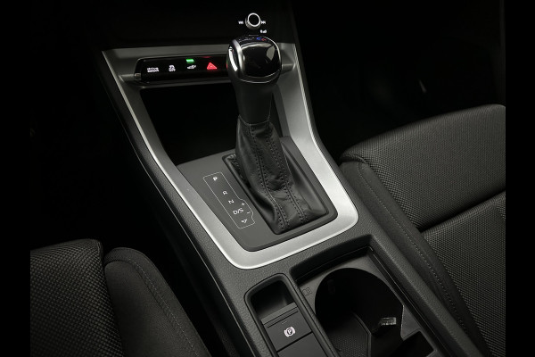 Audi Q3 45 TFSI e S-Line | ACC | Virtual-Cockpit | Standkachel | Sportstoelen | Getint-Glas | Black-Optic | Carplay | LED | Lane-Assist | Climate-Control | Stoelverwarming | Achteruitrij-Camera | DAB | BOVAG Garantie |