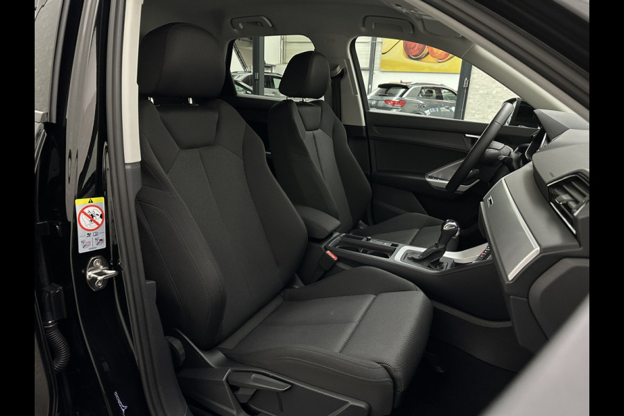 Audi Q3 45 TFSI e S-Line | ACC | Virtual-Cockpit | Standkachel | Sportstoelen | Getint-Glas | Black-Optic | Carplay | LED | Lane-Assist | Climate-Control | Stoelverwarming | Achteruitrij-Camera | DAB | BOVAG Garantie |
