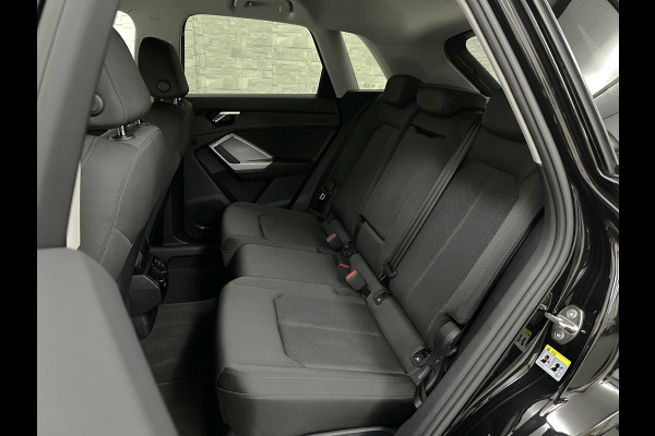 Audi Q3 45 TFSI e S-Line | ACC | Virtual-Cockpit | Standkachel | Sportstoelen | Getint-Glas | Black-Optic | Carplay | LED | Lane-Assist | Climate-Control | Stoelverwarming | Achteruitrij-Camera | DAB | BOVAG Garantie |
