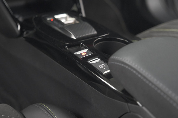 Peugeot 2008 PureTech 130 EAT8 GT | 360 Camera | Stoelmassage | Adaptieve Cruise Control | Dodehoekdetectie